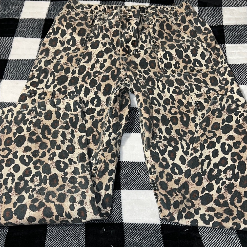Leopard Print Wide Leg Cargo Pants - Picture 6 of 8